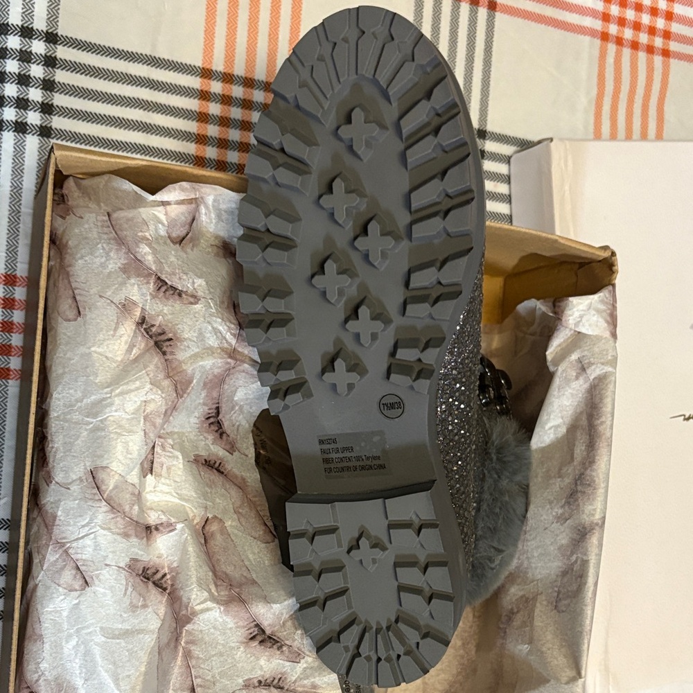 Jessica Simpson Sparkling Gray Winter Boots - Picture 4 of 6
